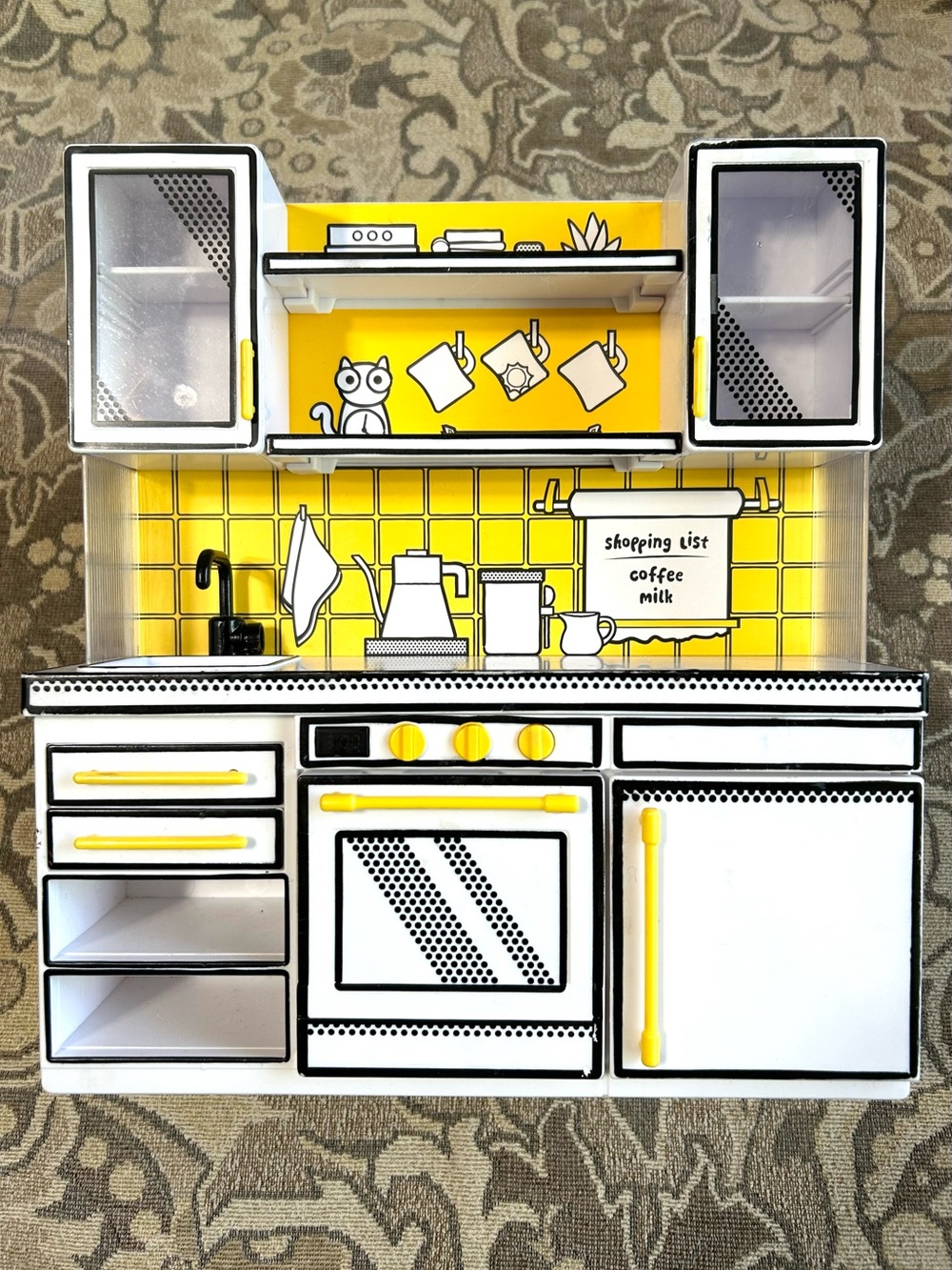 MGA’s Miniverse Make It Mini Kitchen With Working UV Light Oven